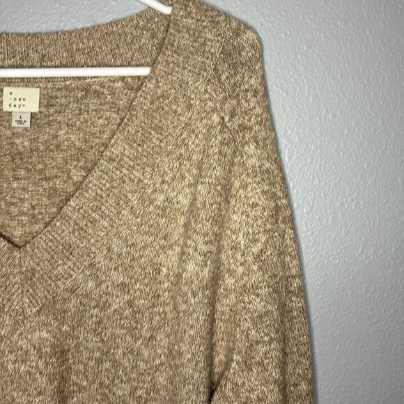 A New Day Tan Brown Vneck Oversized Knit Sweater Size Large - Picture 3 of 9